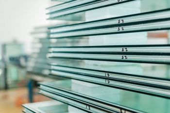 Sử dụng cửa kính cường lực và những điều cần lưu ý.